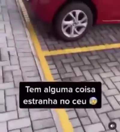 Tem alguma coisa estranha no c&eacute;u