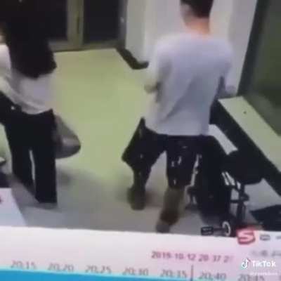 This nigga is down terrible.This what I would do if I ever saw sir Bruce in public