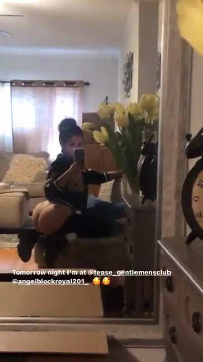 🍑🤳🏻