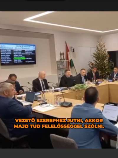 T&ouml;bb mint 2 milli&oacute;s fizet&eacute;st szavazott meg a fideszes k&eacute;pviselőkből &aacute;ll&oacute; t&ouml;bbs&eacute;g a megyei k&ouml;zgyűl&eacute;s fideszes eln&ouml;k&eacute;nek. Borsik Viktor momentumos megyei k&eacute;pviselő felsz&oacute;lalt ez ellen. A k&ouml;zvet&iacute;t&eacute;st ut&oacute;lag leszedt&eacute;k.