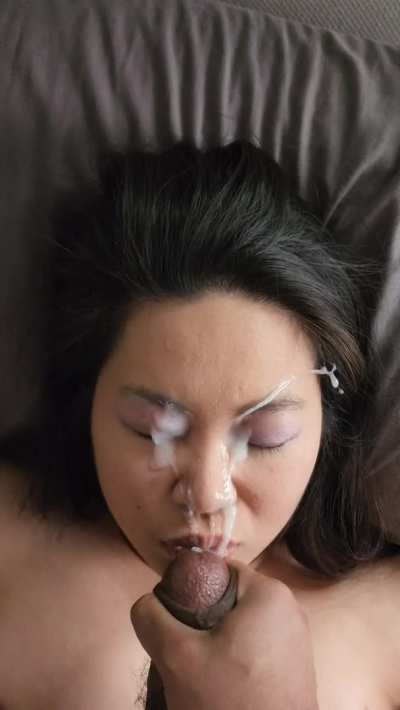 thick cumshot in her eyes for big facial