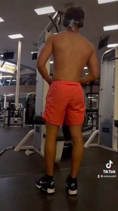 Man curses out this dude for working out shirtless.