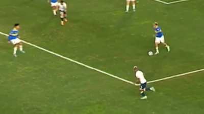 El tremendo penal de Zeballos en el partido Nacional - Boca y que nadie se dio cuenta