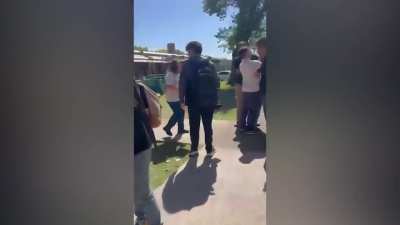 Un docente agredió a estudiantes libertarios en la Universidad Nacional de Lanús