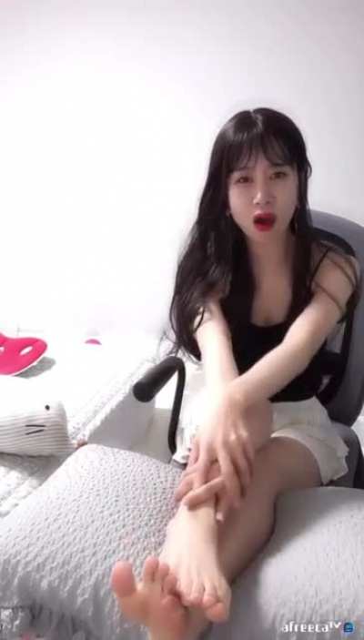 Seductive soles up