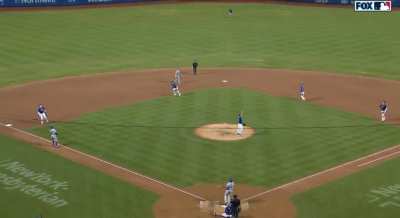 [Highlight] The Mets allow a run in the 9th as Brett Baty misjudges a routine popup