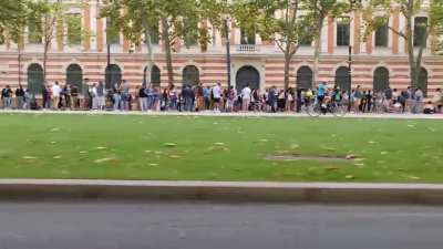 Drive de d&eacute;pistage COVID-19, All&eacute;e Jules Guesde, Toulouse - 15/09/2020 - 8h43 - 2 minutes AVANT l'ouverture.