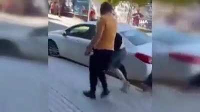 Father, who caught the message of the person who sold drugs to his daughter in Istanbul , went mad,he beat the drug dealer he caught and took him to the police