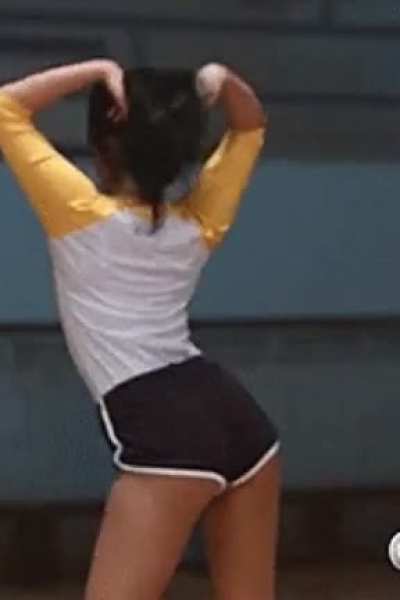 I love watching these ass cheeks vibrate