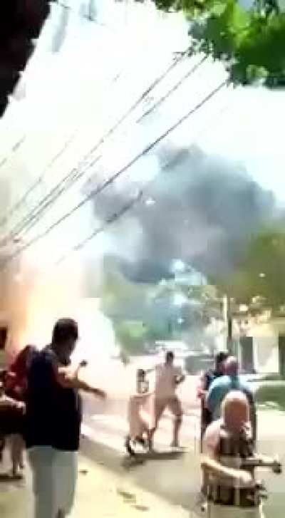 brasileiros + fogos de artif&iacute;cios
