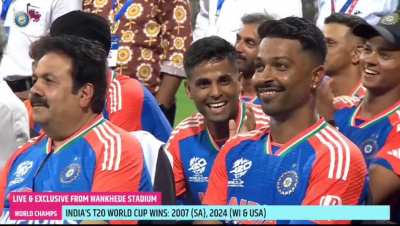 Rohit Sharma praising Hardik Pandya to the fullest and Mumbai crowd chanting "Hardik-Hardik"