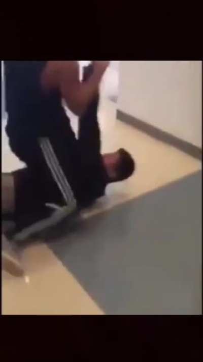 (Not my fight) what y&rsquo;all doing if you get whooped like this?
