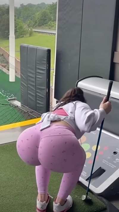 It’s a good thing my leggings were cute cuz I sucked at golf lol
