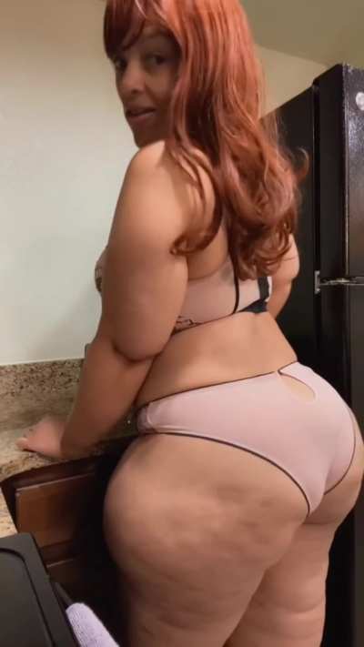 Auntie hot af