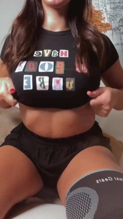 You wouldn't know that I have these melons under this top!