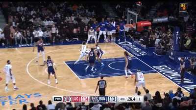 [Highlight] Terance Mann uses the corner three exploit and drills the huge triple to put the short-handed Clippers up 4 with 23 seconds left