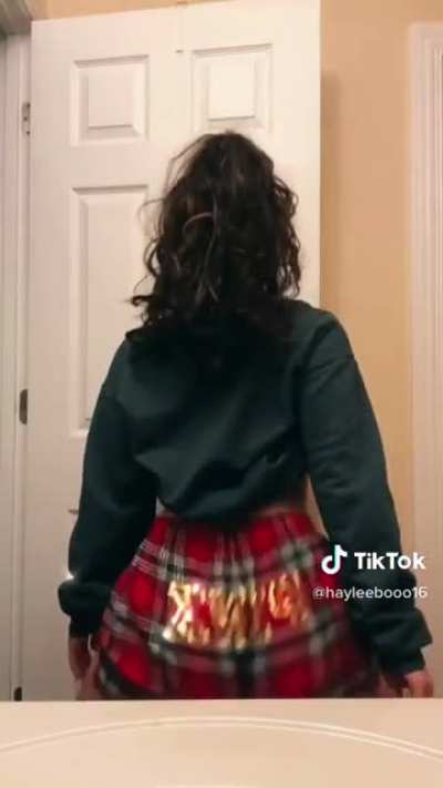 Knows how to work her booty