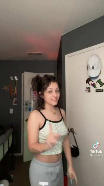would y&rsquo;all clap her shit 🥴?