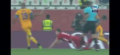 Pavard dive vs Tigres CWC