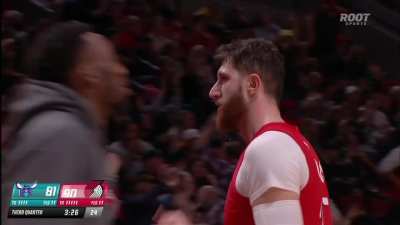 [Highlight] Dame passes up the three to the hot-handed Nurk who splashes in his 3rd three of the night and shrugs