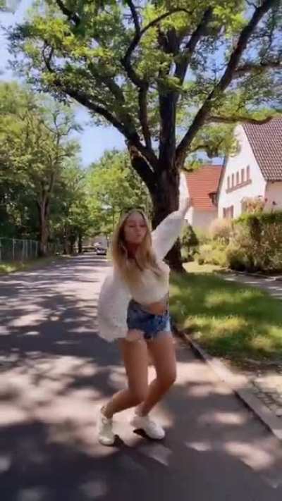 Wie ich ihre Figur liebe 😍