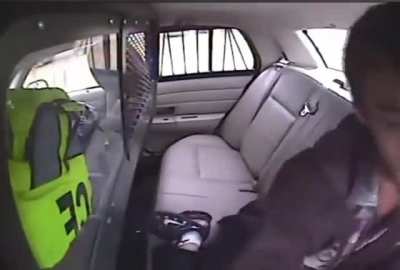 Guy tries to escape policecar and proceeds in an unexpected way
