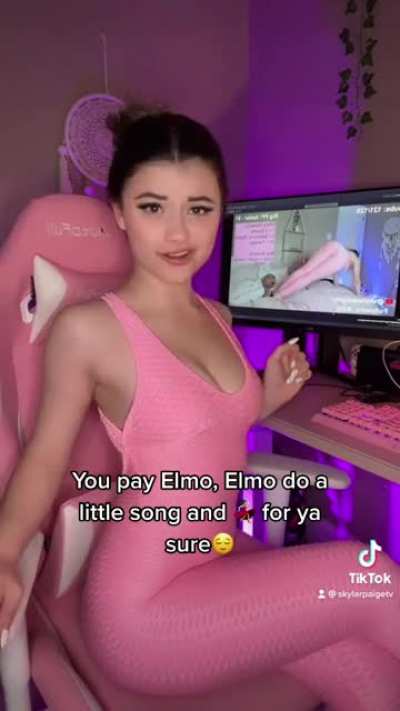Okay, but check out the computer screen🤤