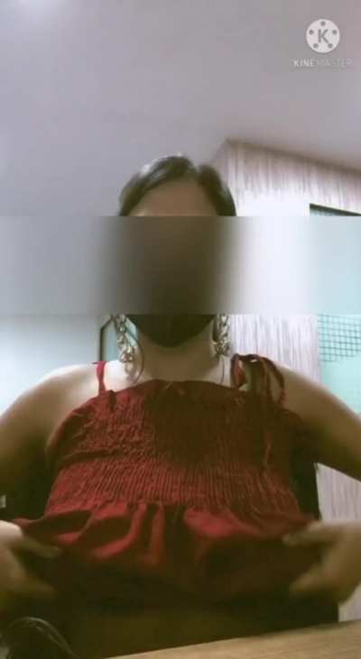 Desi babe flashing to boss inside the office