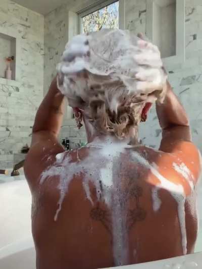 Rita washing her hair | IG | March 2026