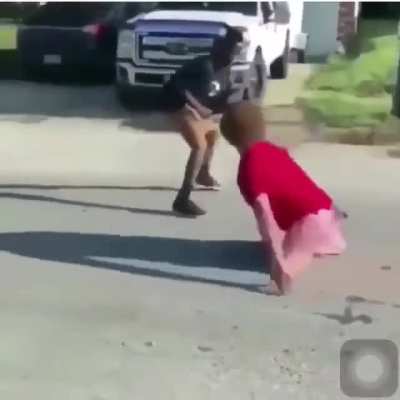 "Я блять чо за тобой бегать буду?"