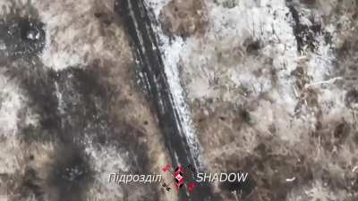 Desertcross offroad vehicle abandons 3 injured/dead russian soldiers, later gets hit by FPV drone, no passenger movement after impact.