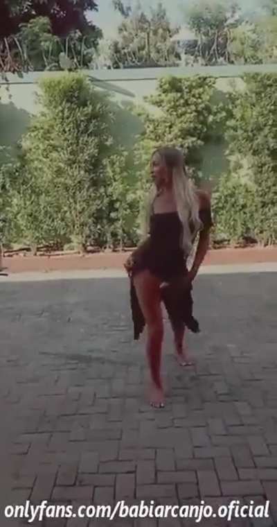 Barbara Arcanjo almost caught