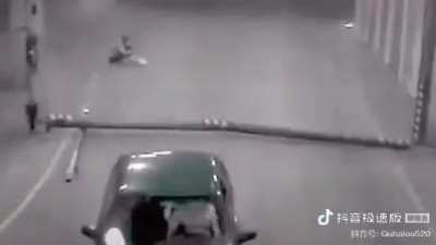 My car is strong! Car smash!