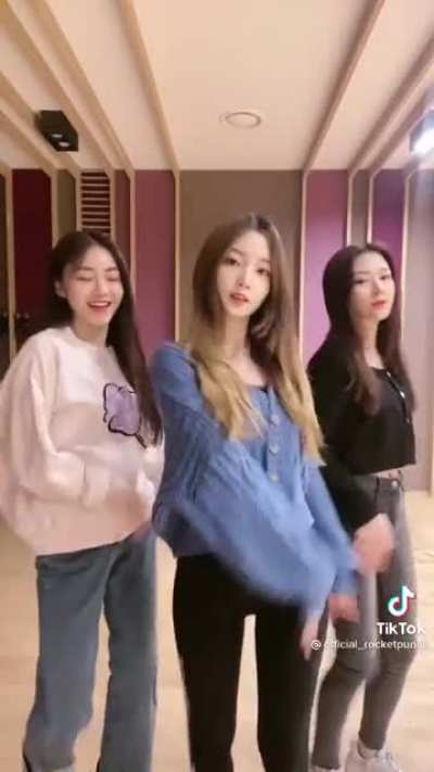210305 Yeonhee w/ Yunky &amp;amp; Dahyun TikTok