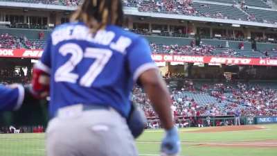 [Highlight] Vlad Jr. watching Ohtani strikeout Springer