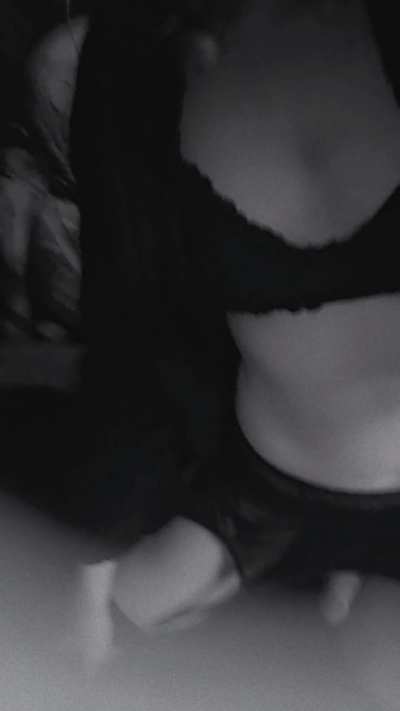 Mommy in lingerie;3