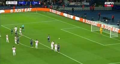 Champions, 2 a 2, 75': Messi