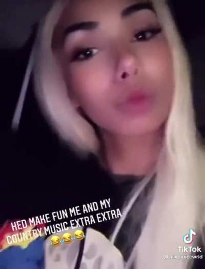 New snippet &lsquo;Slaves&rsquo; , how it soundin 😬😬🥶