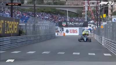 Stroll momento