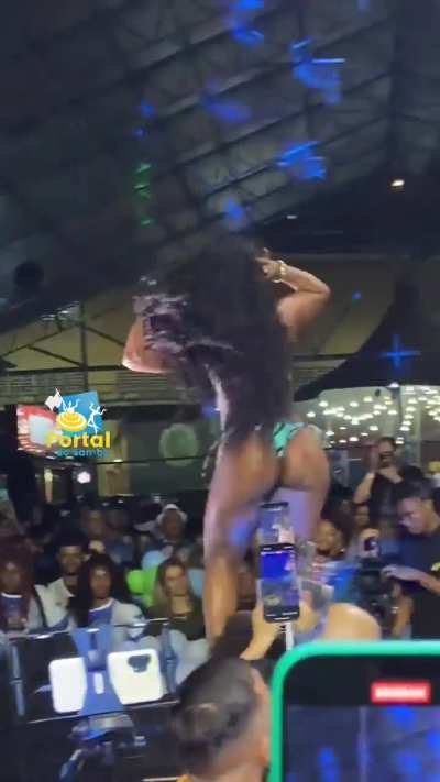 semifinal55 &ndash; Maryanne Hipolito da CostaIdade- 26 AnosProfiss&atilde;o- Cirurgi&atilde;-DentistaEscola de Samba- Acad&ecirc;micos do SalgueiroTime de Cora&ccedil;&atilde;o- Flamengo