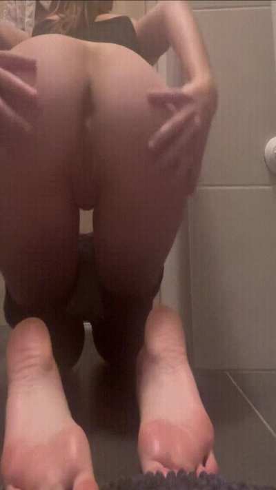 I like it when men jerk off to pictures of my pussy, imagine me as breeding material