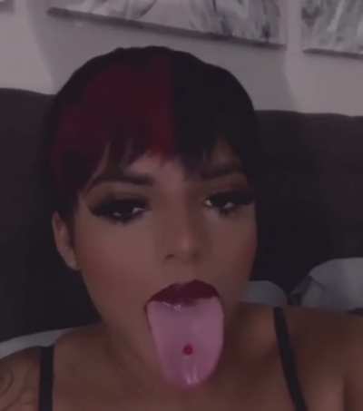 😈