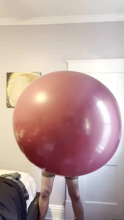 I could spend hours slowly inflating a big balloon, feeling it get tighter as my cock gets harder! 🥵