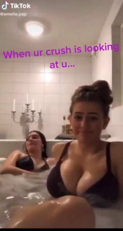 Huge Huge tits