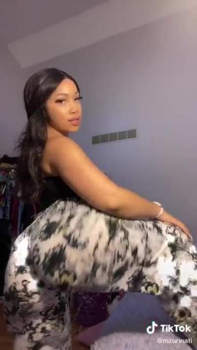 Damn 🤤🤤🤤
