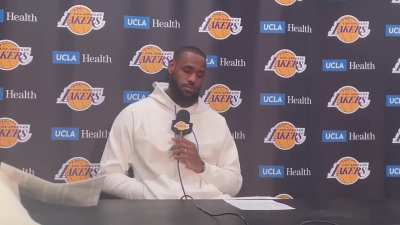 [Highlight] @dylanohernandez asks LeBron James on if AD’s injury might make front office even more reluctant to trade draft picks, LeBron: 