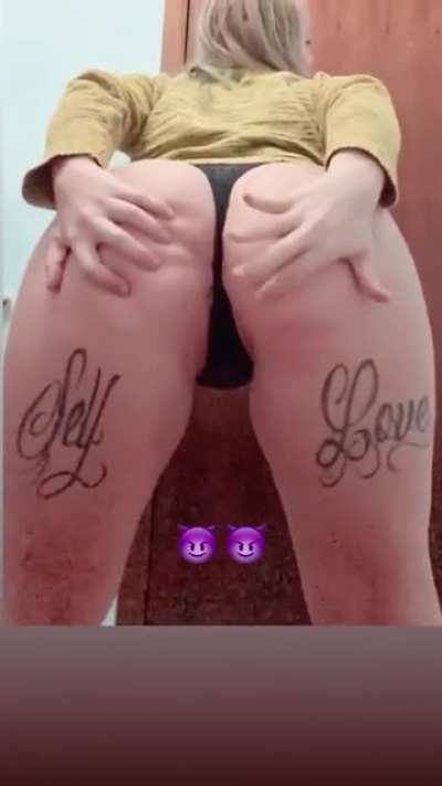 Alanis com seu bundão em camera lenta 😈
