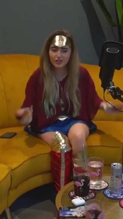 Gee being cute🦸&zwj;♀️