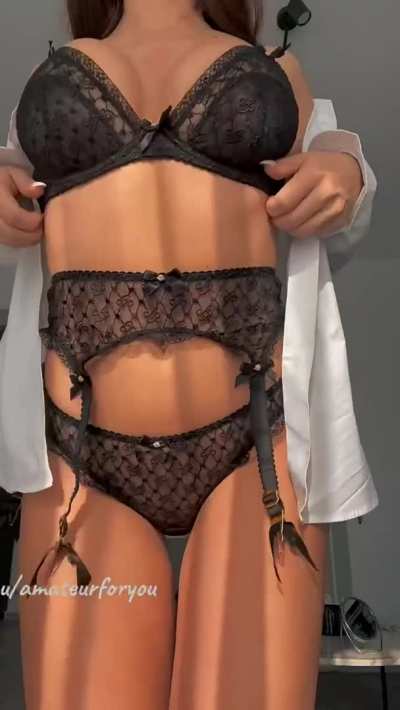 Sexy lingerie and titty drop? Perfect combo😍 [drop]
