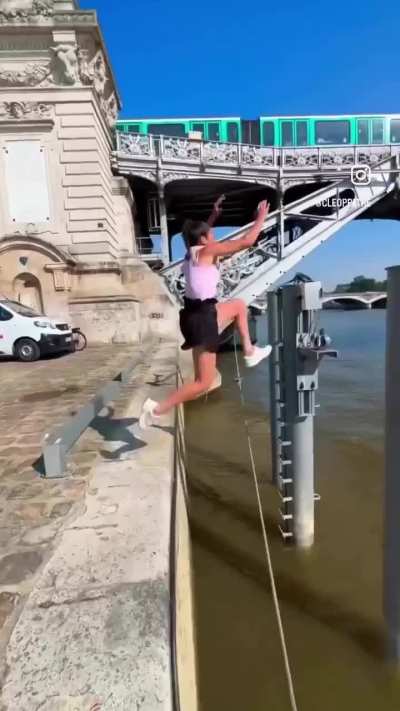 This daring lady 